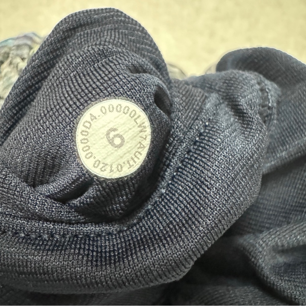 Lululemon x Peloton 6 Tall Hotty Hot Shorts II 4” In Digital Oasis Lined - Picture 7 of 9